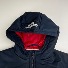 Load image into Gallery viewer, Boys Osh Kosh, adjustable length navy puffer jacket / coat, Sz: 105/52, L: 46-56cm, armpit to armpit: 39cm, shoulder to cuff: 40cm, EUC, size 4-6,