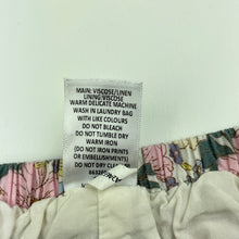 Load image into Gallery viewer, Girls Target, lined viscose / linen floral shorts, elasticated, EUC, size 6,