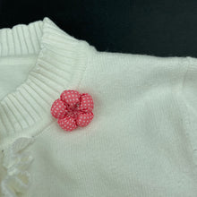 Load image into Gallery viewer, Girls white, knitted cardigan, labels removed, armpit to armpit: 32cm, shoulder to cuff: 36cm, light marks on cuffs, FUC, size 5-6,