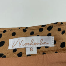 Load image into Gallery viewer, Girls Mooloola, lined lightweight skirt, L: 36cm front centre, W: 29.5cm across, GUC, size 6,