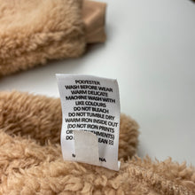 Load image into Gallery viewer, unisex Disney, Lion King fleece dressing gown / bath robe, EUC, size 00,