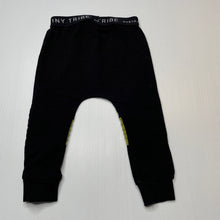 Load image into Gallery viewer, Boys Tiny Tribe, green & black stretchy leggings / bottoms, EUC, size 0,