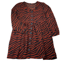 Load image into Gallery viewer, Girls lightweight, animal print long sleeve dress, no size, armpit to armpit: 34cm, shouder to cuff: 45cm, EUC, size 7-8, L: 64cm