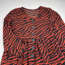 Load image into Gallery viewer, Girls lightweight, animal print long sleeve dress, no size, armpit to armpit: 34cm, shouder to cuff: 45cm, EUC, size 7-8, L: 64cm