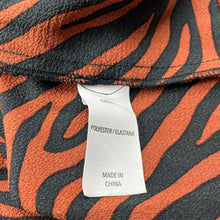 Load image into Gallery viewer, Girls lightweight, animal print long sleeve dress, no size, armpit to armpit: 34cm, shouder to cuff: 45cm, EUC, size 7-8, L: 64cm
