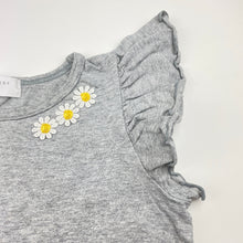 Load image into Gallery viewer, Girls WILL MERY, grey marle cotton top, flowers, FUC, size 6,