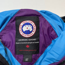 Load image into Gallery viewer, unisex CANADA GOOSE, duck down jacket / coat, light marks front right, FUC, size 6-7,