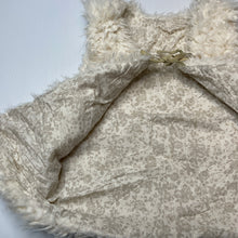 Load image into Gallery viewer, Girls cream, lined faux fur vest, no labels, armpit to armpit: 33cm, GUC, size 5-6,