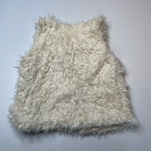 Load image into Gallery viewer, Girls cream, lined faux fur vest, no labels, armpit to armpit: 33cm, GUC, size 5-6,