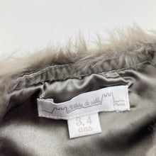 Load image into Gallery viewer, Girls Chateau De Sable, lined faux fur vest, 2 popper fasten, EUC, size 3-4,