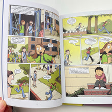 Load image into Gallery viewer, Books THE BABY-SITTERS CLUB, 3 x graphic novels by Raina Telgemeier, paperback, GUC, size ,