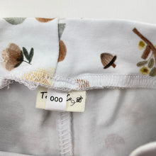 Load image into Gallery viewer, Unisex TeeBee & Co, handmade, soft feel, stretchy shorts, EUC, size 000,