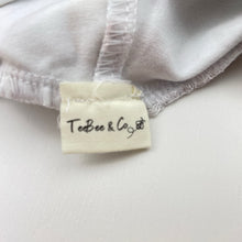 Load image into Gallery viewer, Unisex TeeBee & Co, handmade, soft feel, stretchy shorts, EUC, size 000,