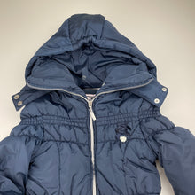 Load image into Gallery viewer, Girls Glamorous Le Chic, fleece-lined wadded navy jacket / coat, L:58cm, EUC, size 8,