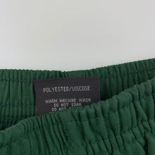 Load image into Gallery viewer, Boys LWR, green school cargo shorts, elasticated, internal drawcord missing, elastic functional, GUC, size 4,