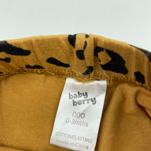 Load image into Gallery viewer, unisex Baby Berry, stretchy animal print leggings / bottoms, GUC, size 000,