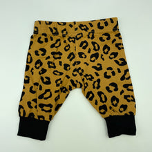 Load image into Gallery viewer, unisex Baby Berry, stretchy animal print leggings / bottoms, GUC, size 000,