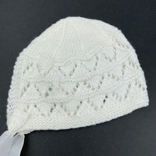 Load image into Gallery viewer, Girls hand made, knitted bonnet / hat, EUC, size 0000-000,  