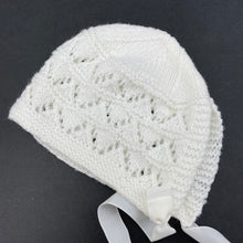 Load image into Gallery viewer, Girls hand made, knitted bonnet / hat, EUC, size 0000-000,  