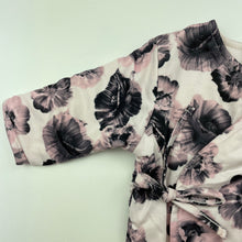 Load image into Gallery viewer, Girls Baby Baby, lightly wadded floral top, EUC, size 000,  