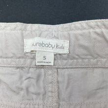 Load image into Gallery viewer, Girls purebaby, lightweight organic cotton shorts, adjustable, light mark front waist, FUC, size 5,  
