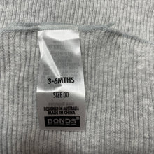 Load image into Gallery viewer, unisex Bonds, grey ribbed cotton singlet top, GUC, size 00,  