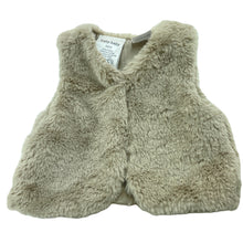 Load image into Gallery viewer, Girls Baby Baby, faux fur vest, single button fasten, EUC, size 0000,  