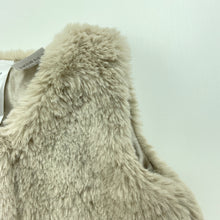 Load image into Gallery viewer, Girls Baby Baby, faux fur vest, single button fasten, EUC, size 0000,  