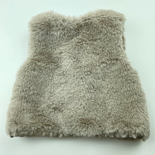 Load image into Gallery viewer, Girls Baby Baby, faux fur vest, single button fasten, EUC, size 0000,  