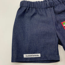 Load image into Gallery viewer, Boys Kuddle Fish Kids, lightweight shorts, elasticated, no labels, W: 21cm across unstretched, EUC, size 00-0,  