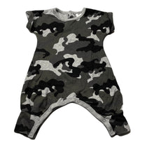 Load image into Gallery viewer, Boys Baby Berry, camo print cotton romper, GUC, size 000,  