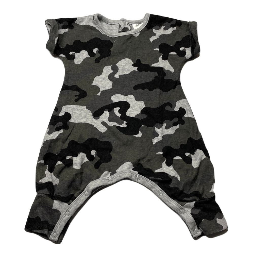 Boys Baby Berry, camo print cotton romper, GUC, size 000,  