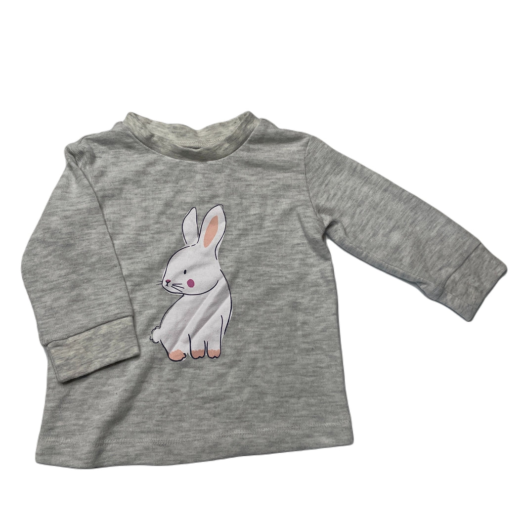 Girls lightweight, soft feel pyjama top, labels removed, armpit to armpit: 25.5cm, shoulder to cuff: 21.5cm, EUC, size 0,  