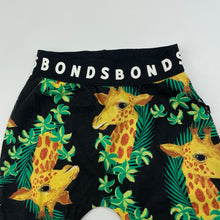 Load image into Gallery viewer, unisex Bonds, stretchy leggings / bottoms, giraffes, GUC, size 00,  
