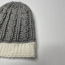 Load image into Gallery viewer, unisex hand made, knitted hat / beanie, EUC, size 00-0,  