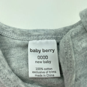 unisex Baby Berry, cotton bodysuit / romper, rabbit, EUC, size 0000,  