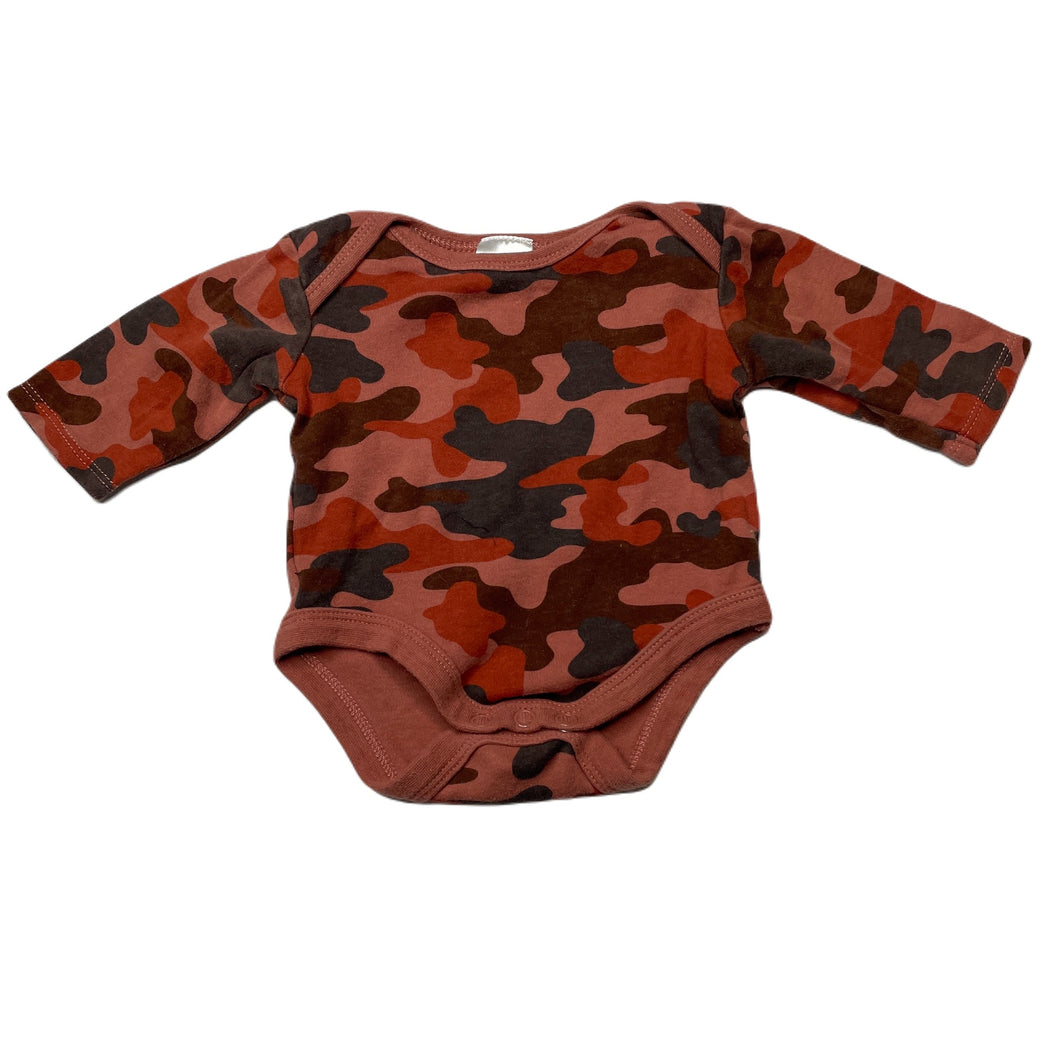 unisex Baby Berry, soft cotton bodysuit / romper, GUC, size 000,  