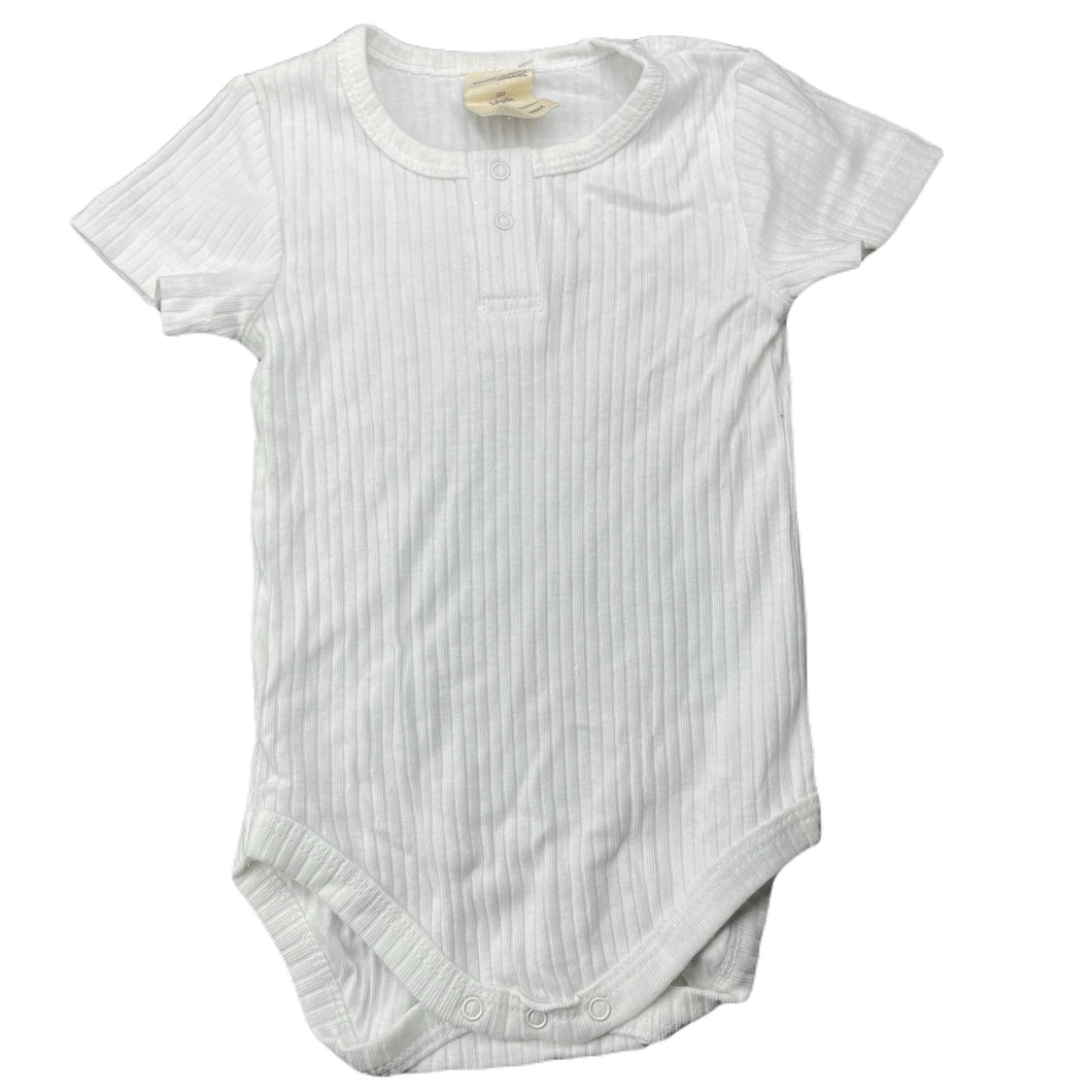 unisex Baby Berry, white ribbed organic cotton bodysuit / romper, EUC, size 00,  