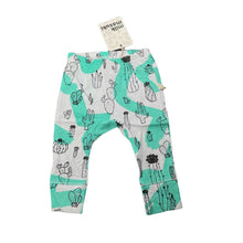 Load image into Gallery viewer, unisex Milk &amp; Masuki, organic cotton leggings/bottoms, cacti, NEW, size 00,  