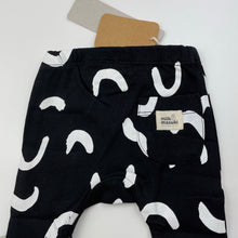 Load image into Gallery viewer, unisex Milk &amp; Masuki, organic cotton leggings/bottoms, squiggle, NEW, size 0000,  