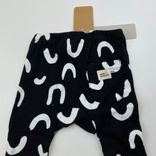 Load image into Gallery viewer, unisex Milk &amp; Masuki, organic cotton leggings/bottoms, squiggle, NEW, size 0,  