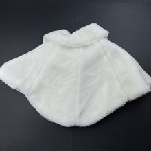 Load image into Gallery viewer, Girls YUMI Kids, lined faux fur cape, light mark front hem, FUC, size 6-7,  