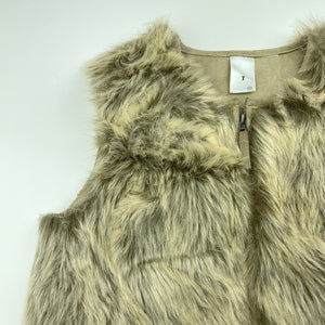 Girls Target, faux suede lined faux fur vest, EUC, size 7,  