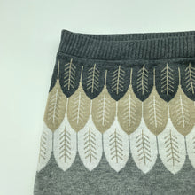 Load image into Gallery viewer, Girls H&amp;M, soft feel skirt, elasticated, L: 27cm, EUC, size 5-6,  