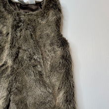 Load image into Gallery viewer, Girls H&amp;T, lined faux fur vest/jacket, 2 hook fasten, EUC, size 6,  