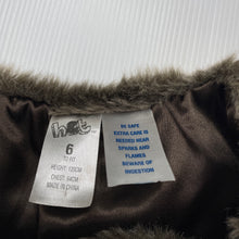 Load image into Gallery viewer, Girls H&amp;T, lined faux fur vest/jacket, 2 hook fasten, EUC, size 6,  