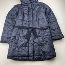 Load image into Gallery viewer, Girls Cotton On, navy puffer jacket / coat, L: 57cm, marks back left cuff, FUC, size 6,  