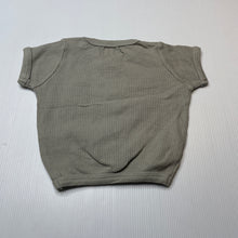 Load image into Gallery viewer, unisex Petit Co, waffle organic cotton top, GUC, size 00,  