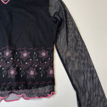 Load image into Gallery viewer, Girls Shock Resistant, vintage lightweight long sleeve top, FUC, size 10,  