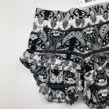 Load image into Gallery viewer, Girls Mii Love Mu, lightweight frill leg shorts, elasticated, NEW, size 4,  